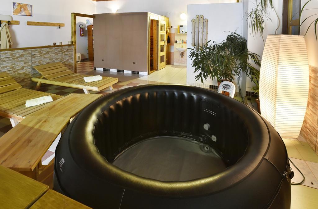 Hotel Kovarna Decin Bagian luar foto